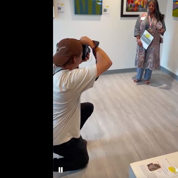 Meet your Posher, Pamela - Picture 1 of 1